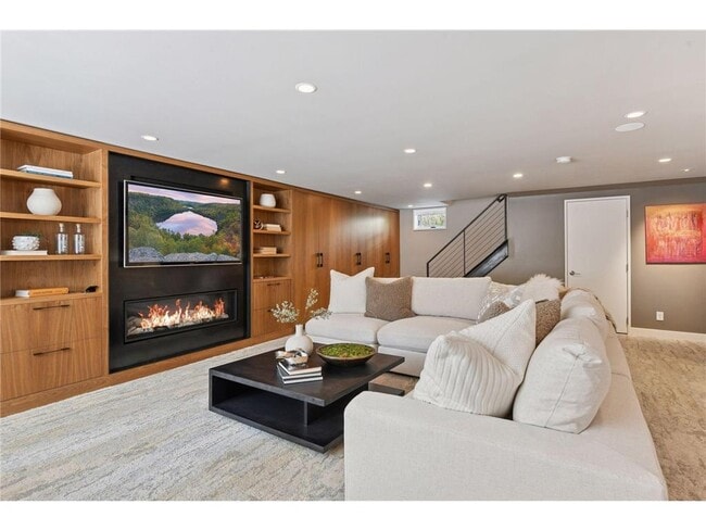 Building Photo - 3933 Zenith Ave S