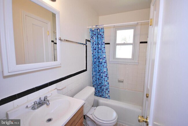 Building Photo - 5028 Nantucket Rd