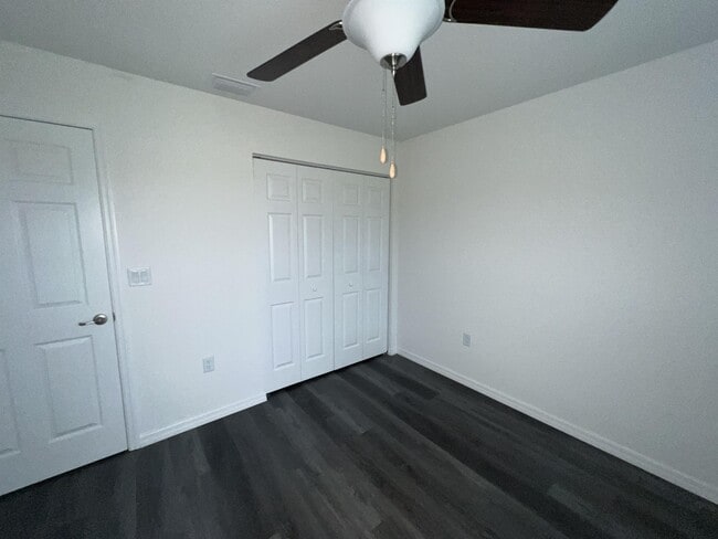 Building Photo - 9 Maple Ln