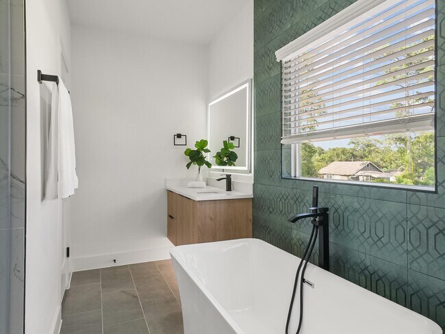 Building Photo - 2598 W Tidwell Rd