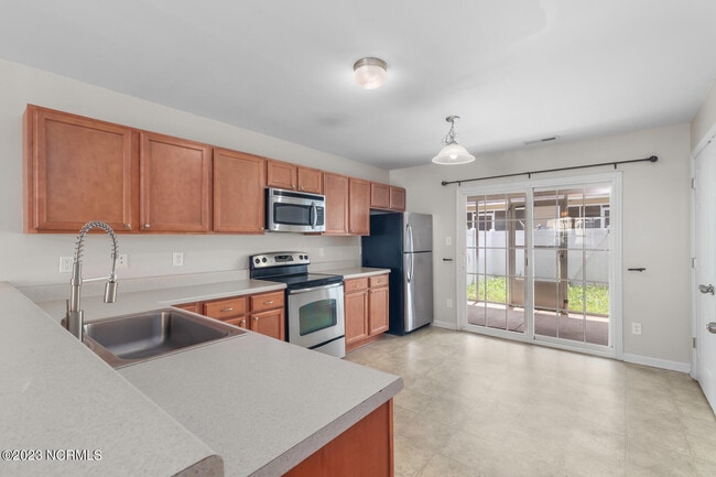 Building Photo - 9005 Banister Loop