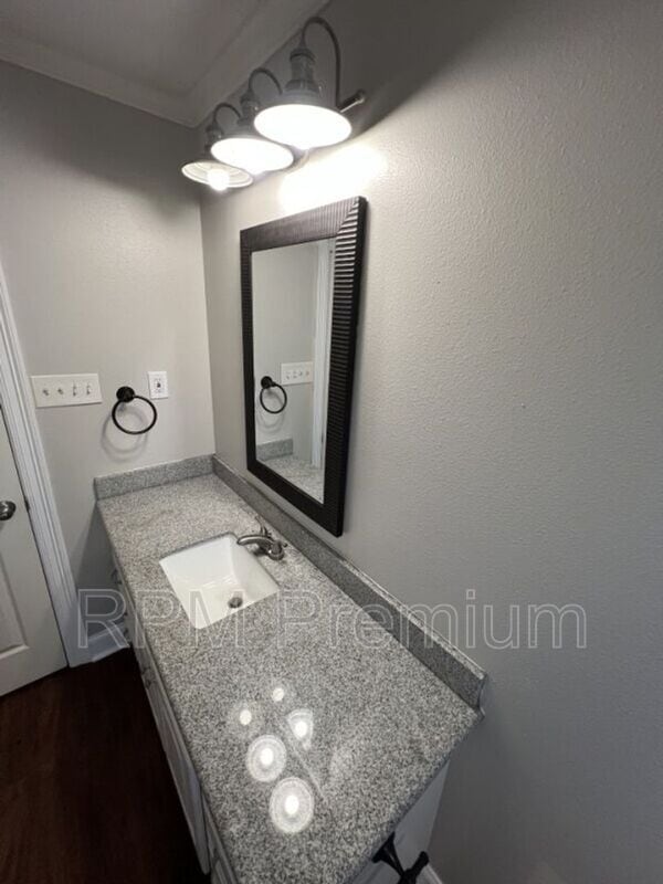 Building Photo - 41158 2nd Colonial St