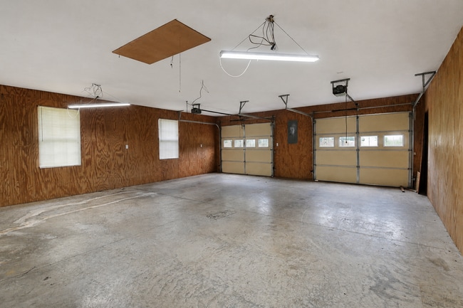 Building Photo - 700 Purvin Lollar Rd