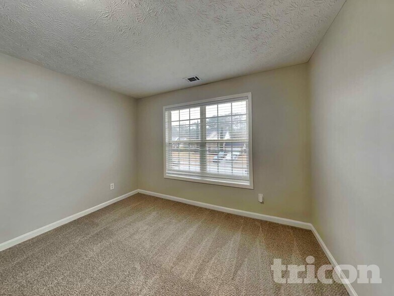 Building Photo - 35 Trelawney Ln