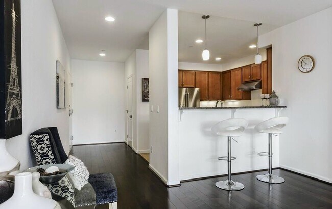 Building Photo - 1388 Broadway