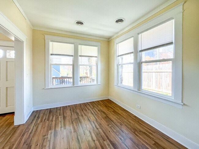 Building Photo - Charming 3BD/1BA Home In Unbeatable Location