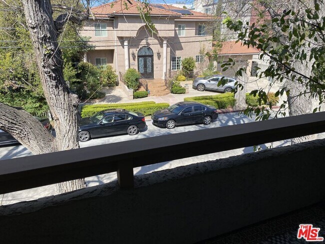 Building Photo - 4260 Cedros Ave
