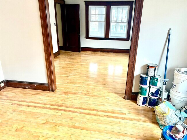 Building Photo - 6 Walnut St