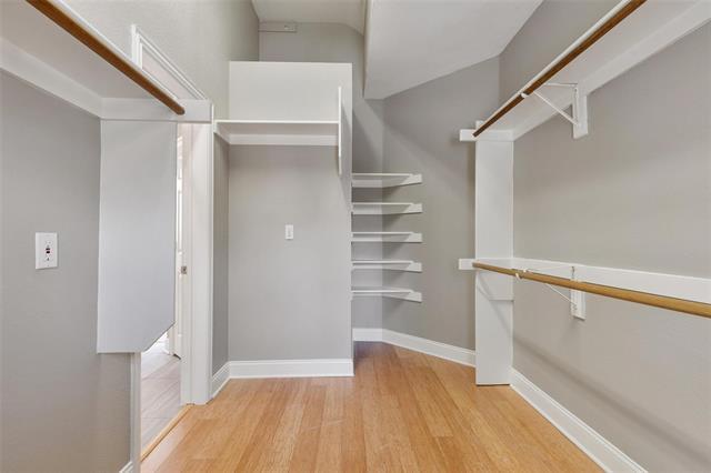 Building Photo - 2026 Camelot Dr