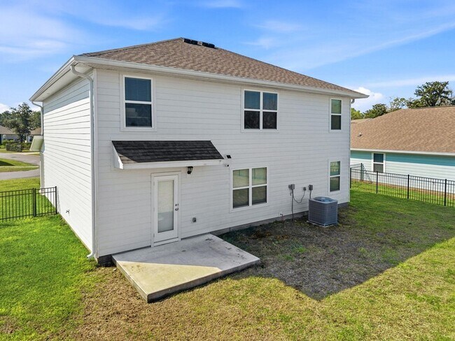 Building Photo - 25 Riverwalk Xing