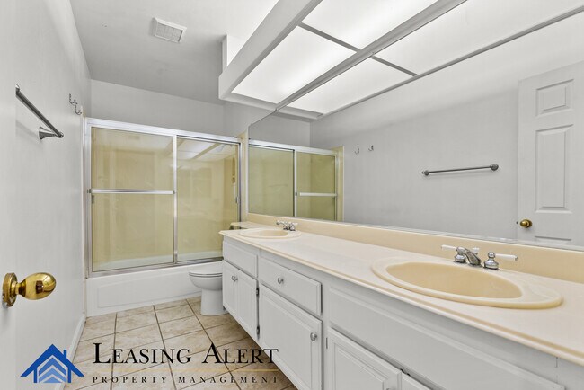 Building Photo - 28801 Shadow Valley Ln