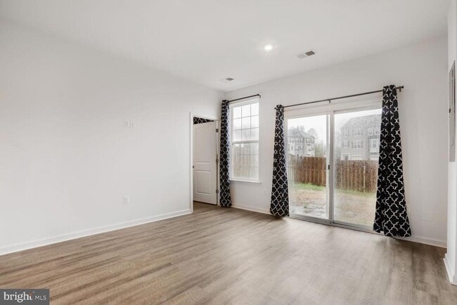 Building Photo - 2323 Champions Wy