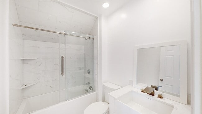 Building Photo - 48 Rockwell St