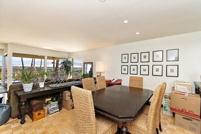 Building Photo - 2112 Southridge Dr