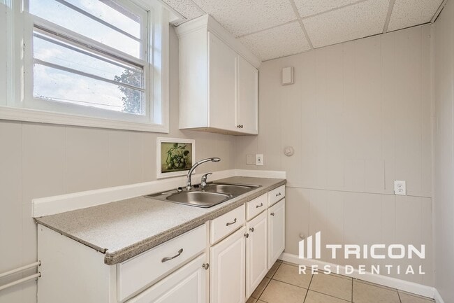 Building Photo - 455 Huntington Dr