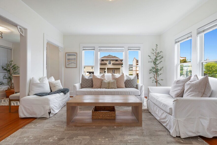 Building Photo - 334 Edmonds St