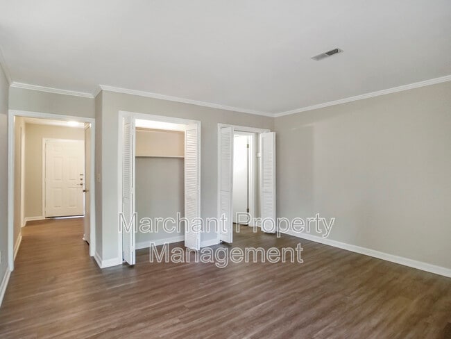 Building Photo - 106 E Bay Ct