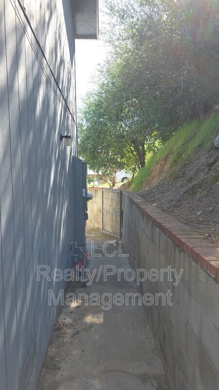 Building Photo - 33361 Gisborne St