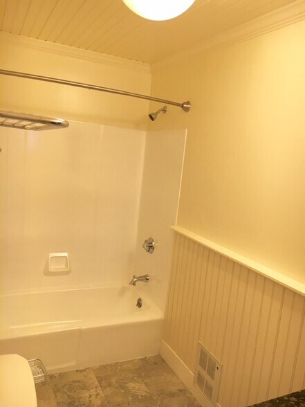 bath - 277 Pleasant St