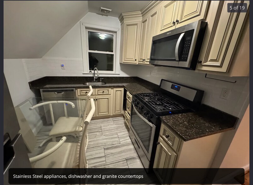 Building Photo - 30 Adams St