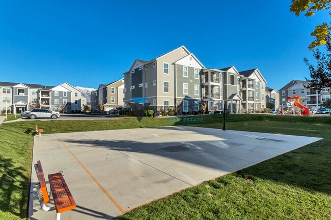 Building Photo - 627 N Sun Peak Dr