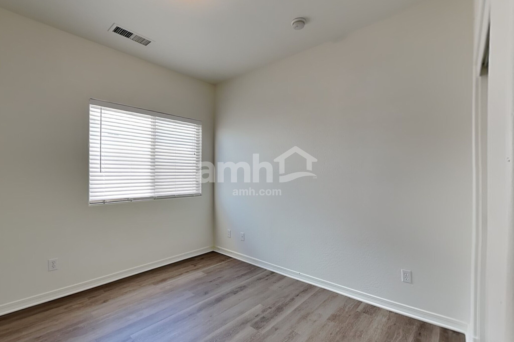Building Photo - 18641 W Mission Ln