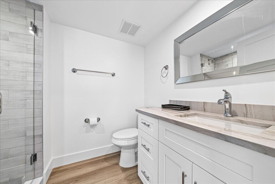 Building Photo - 1910 Gulf Shore Blvd N