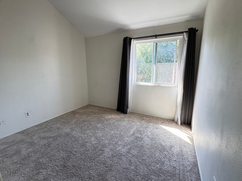 Building Photo - 22123 Figueroa St