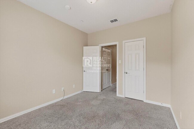 Building Photo - Modern Plano Townhome in Frisco ISD Available for Rent