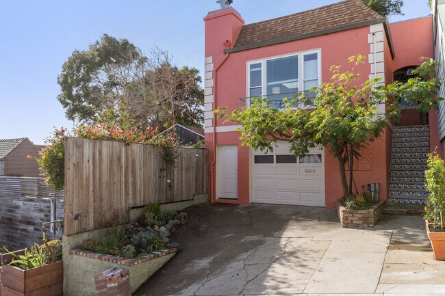Separate downstairs entrance - 724 Peralta Ave