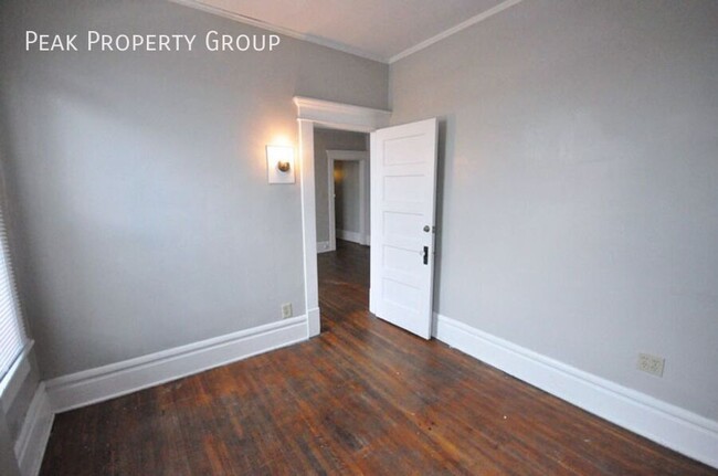 Building Photo - Available Fall 2025! 3 bedroom apartment l...