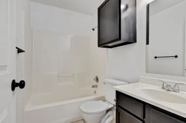 Building Photo - 403 N Burdette Ave