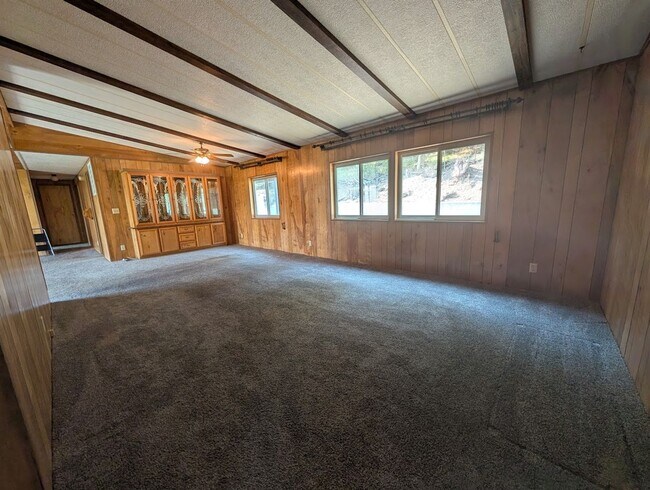 Building Photo - Spacious Horse Property on Thunderhill Roa...