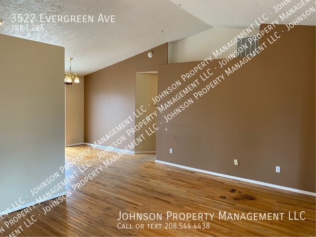 Building Photo - 3522 Evergreen Ave