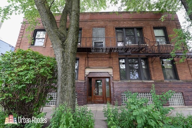 Primary Photo - 2819 W Shakespeare Ave