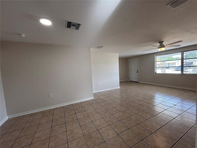 Building Photo - 5241 Sparrow Dr