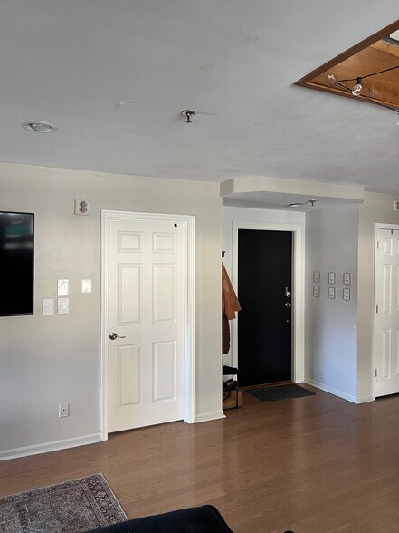 Building Photo - 51 W Blenkner St