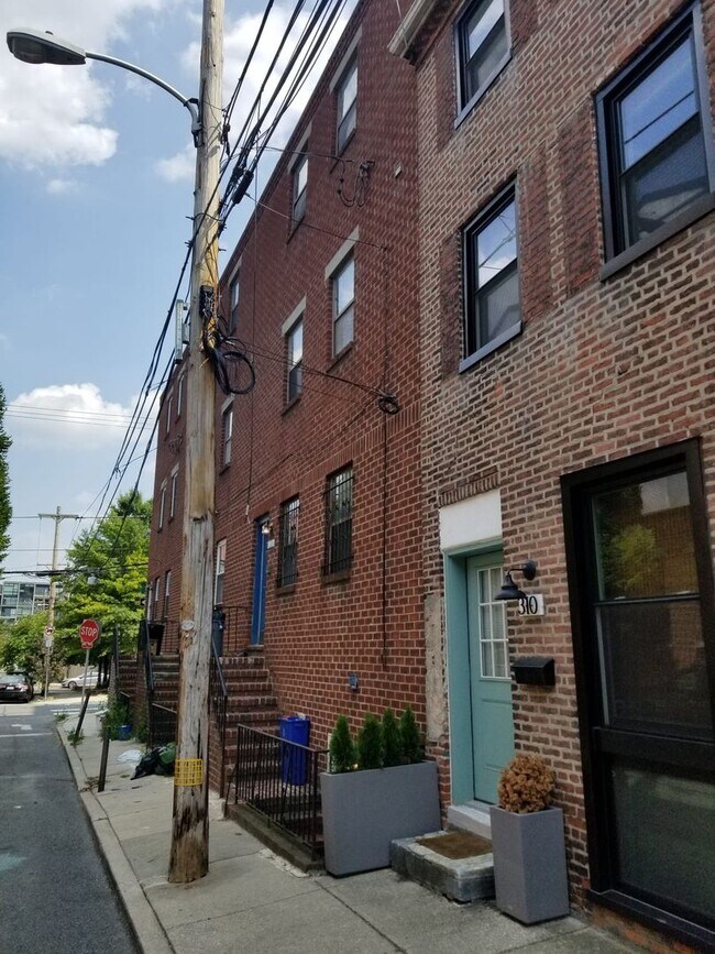 Building Photo - 308 W Wildey St