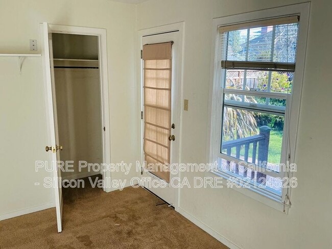 Building Photo - 624 Button St