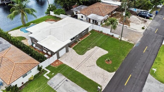 Building Photo - 121 Almar Dr