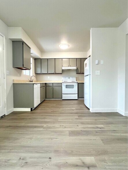 Primary Photo - 511 W Brown Ave