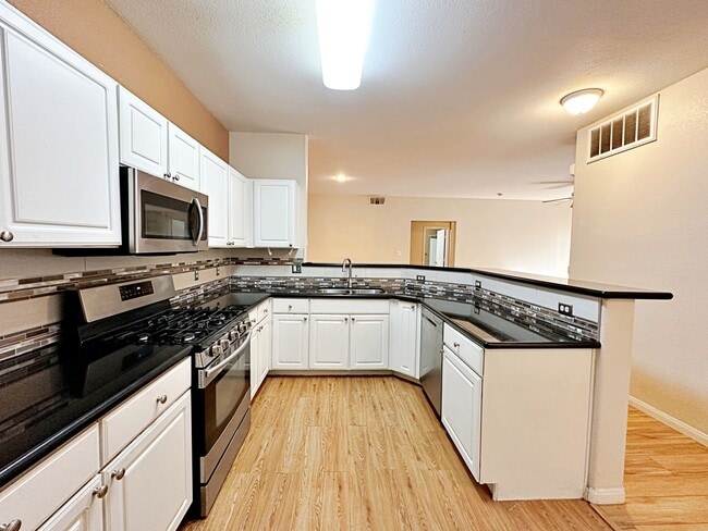 Building Photo - 3 BEDROOM CONDO IN  GUARD GATED COMMUNITY