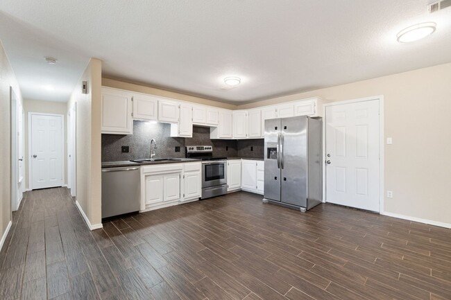 Building Photo - 909 Essex St