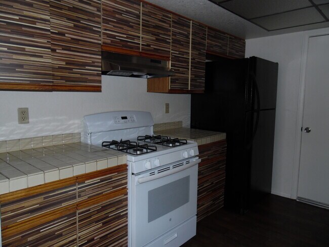 Building Photo - East - Townhome located in Gated Community