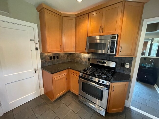 Building Photo - Charming Brick Cape in Colonial Place