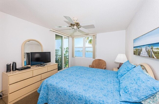 Building Photo - 5801 Bahia Del Mar Cir N