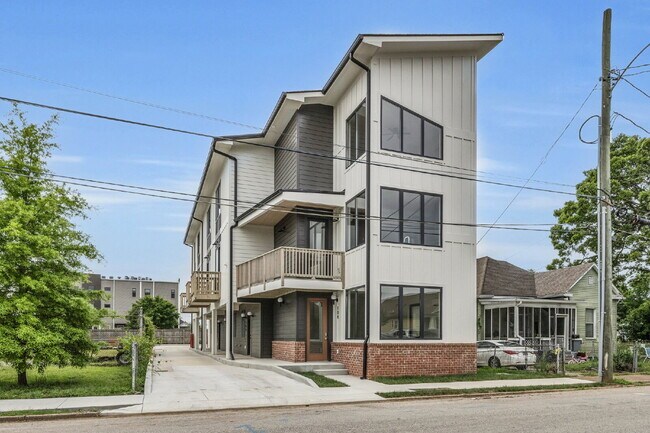 Building Photo - Modern Luxury Meets Everyday Comfort | 2025-Built 2BR Townhome | Near Southside Living