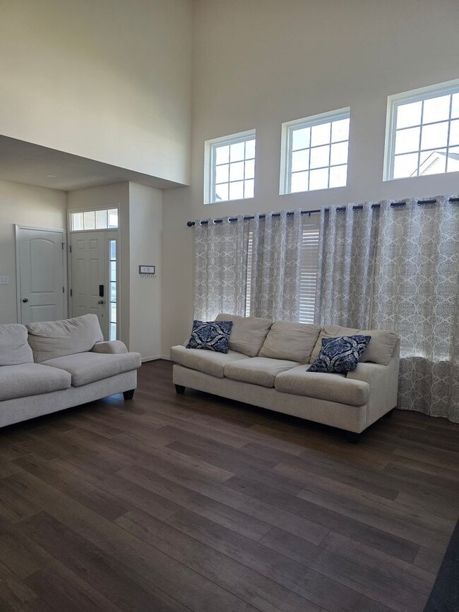 Building Photo - HYETTS CROSSING TWINHOME