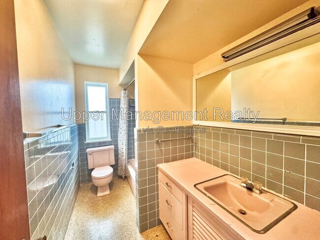 Building Photo - 2655 Hyman Pl