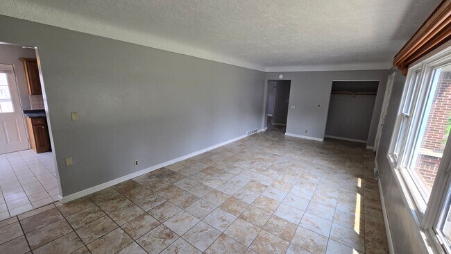 Building Photo - Spacious 3 Bedroom, 1.5 Bath Home with central AC for Rent!!!